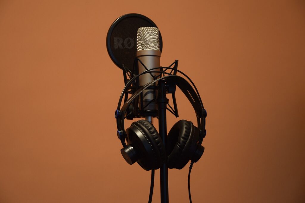 microphone, headphones, music-5046876.jpg